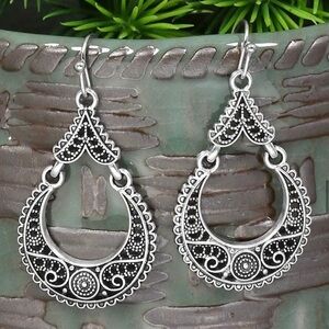 ⭐️ 5 for $25 Vintage Style Silver Tone Hoop Earrings